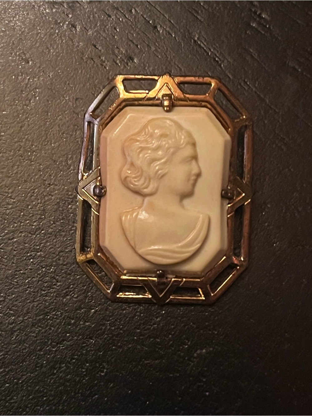 Vintage Gold-Tone Cameo Portrait Brooch in Cream